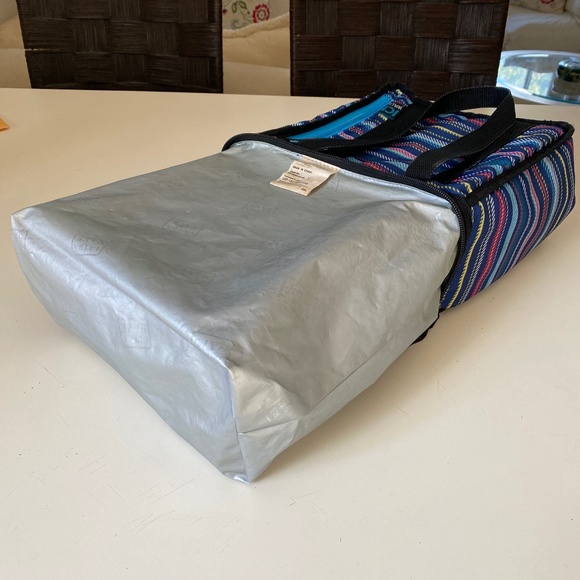 California Innovations Coldlok™ Lena Insulated Lunch Tote - Picture 8 of 16